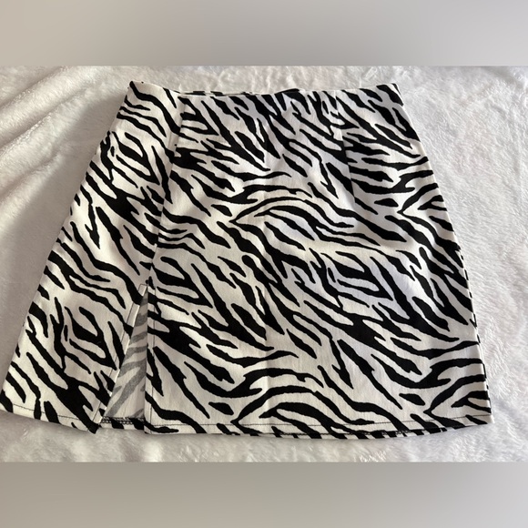 SHEIN Dresses & Skirts - Shein Y2K 90’s Club Rave Zebra Print Short Mini Skirt S